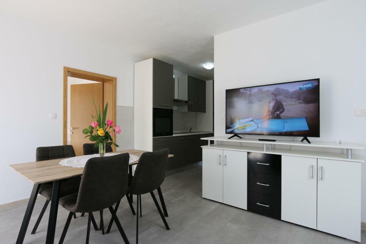 Apartments Mihalic Šilo Eksteriør bilde