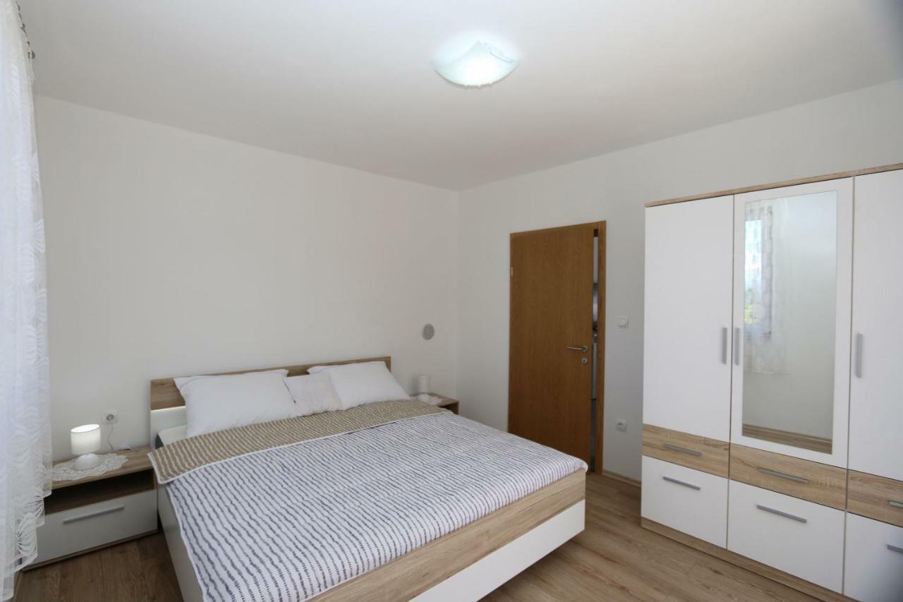 Apartments Mihalic Šilo Eksteriør bilde